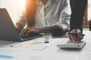 people meeting at office writing memos on sticky notes