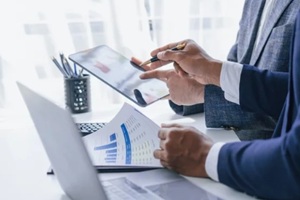 consultant between bookkeepers and accounting lawyer consultation about asset